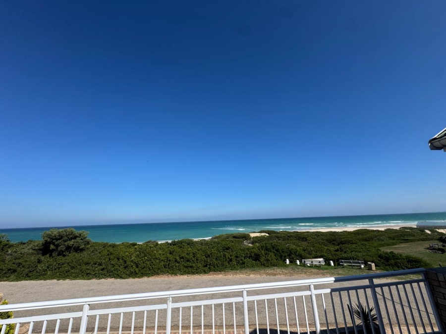 6 Bedroom Property for Sale in Aston Bay Eastern Cape